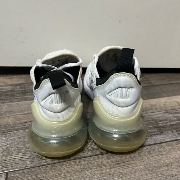 Nike Air Max 270 🤍 {SOLD} - Picture 4 of 10